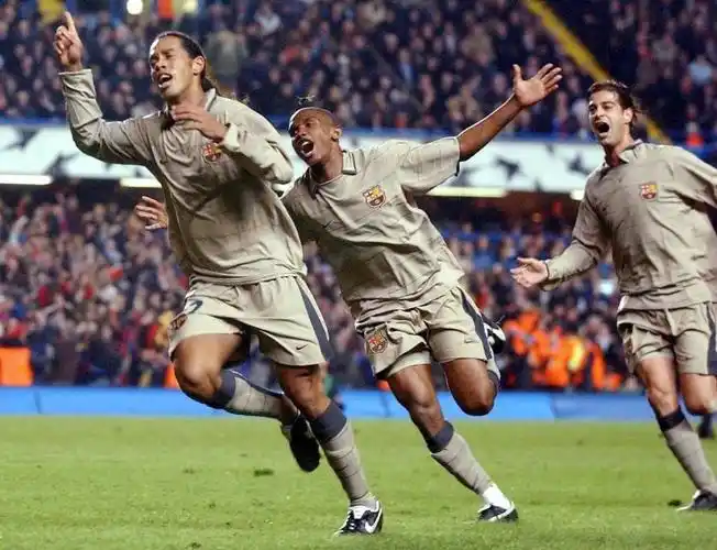 但他依然面 但他依然面