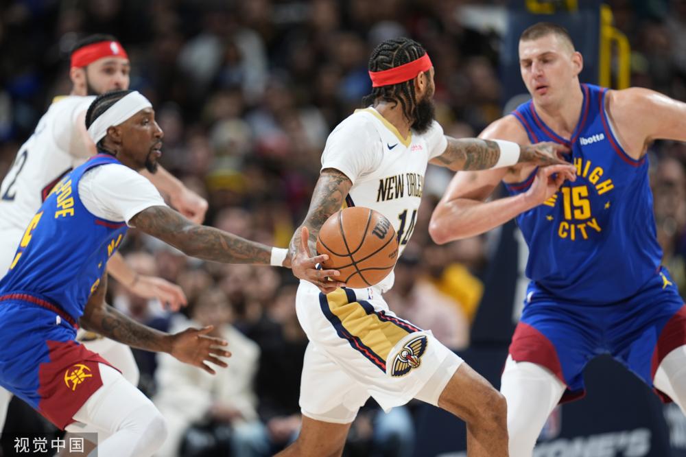 根據現場視 根據現場視