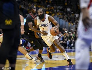 与球迷之间 与球迷之间