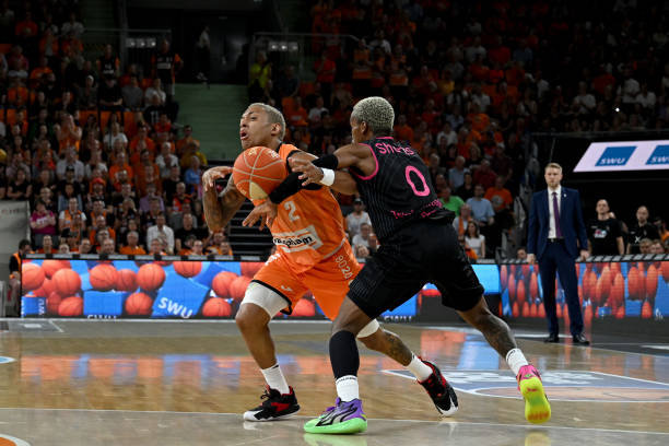 次代表西班 次代表西班